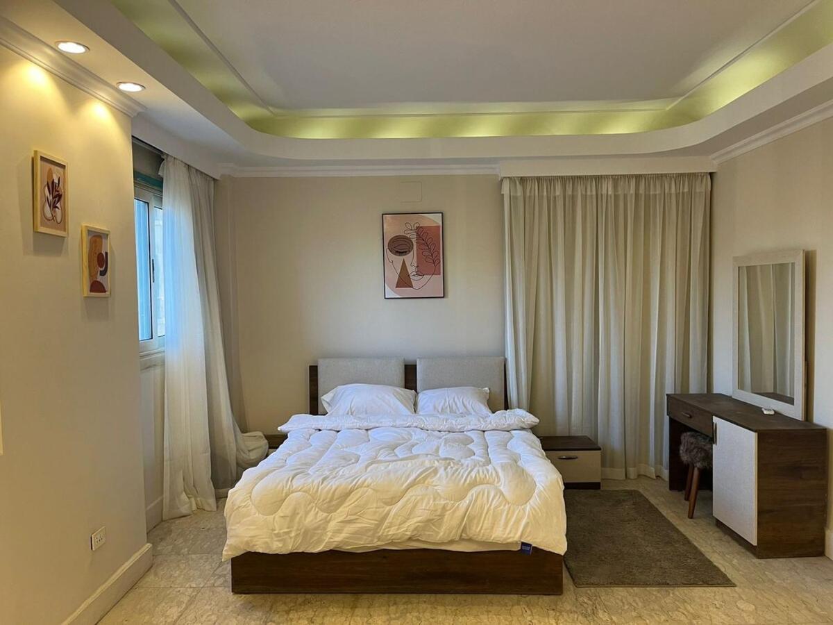 Apartment Royal Nile View 4br Cairo