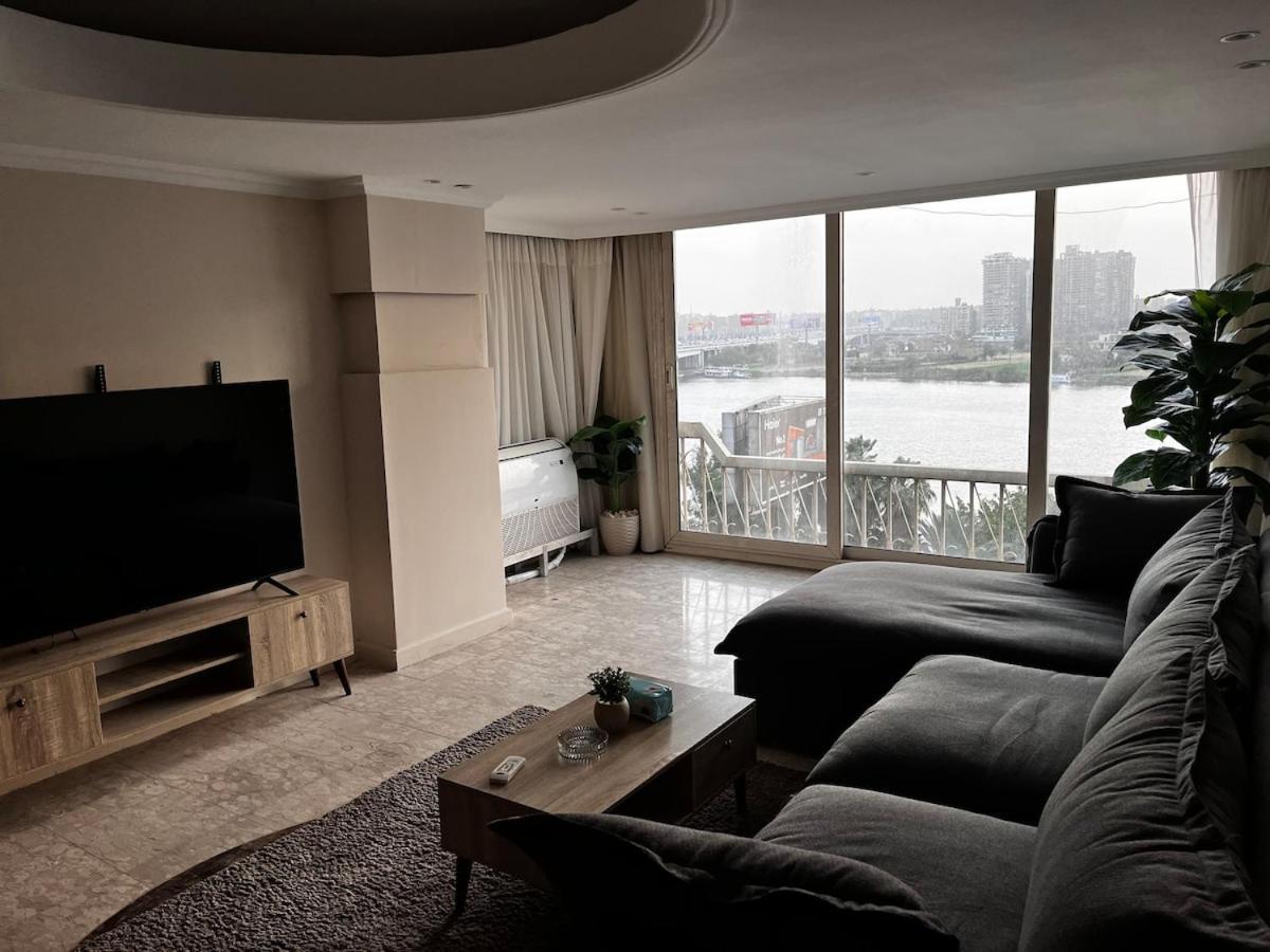 Royal Nile View 4br Apartment